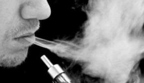 争议中的电子烟：真的没有危害？真能帮助戒烟？