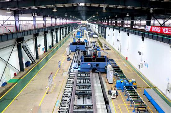 中国自主研发 全球首条智能化磁浮轨排生产线量产