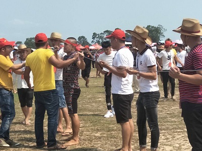 海南定安军坡节上演“惊心”穿杖