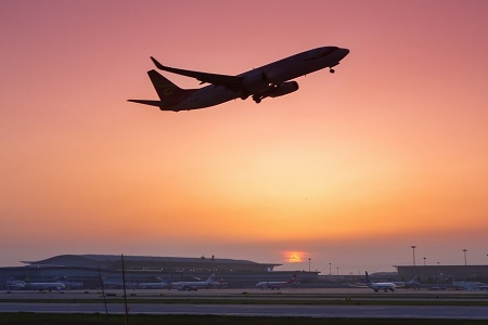 3月西安咸阳国际机场客货吞吐量增速居全国十大机场首位，一季度同比增长8.0%和13.2%