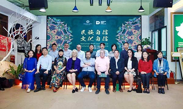 康复国际执委一行到访非遗生活  对“非遗定向助残”项目高度赞赏