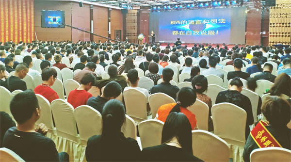 李强365河南运营中心启动大会暨李强365互联网+教育峰会在豫举行