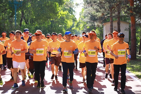 哈尔滨银行联合省市国企开展环太阳岛马拉松赛