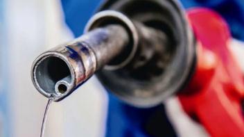 原油市场行情恶化 下周国内油价下调几成定局