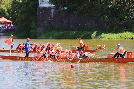 2019海南(定安)端午美食文化节龙舟公开赛激烈开赛