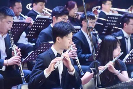 沈阳市第五届浑河岸交响音乐节昨晚开幕，受到中外嘉宾高度称赞