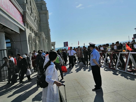 游人蜂拥而至 漠河夏季旅游揭开旺季序幕