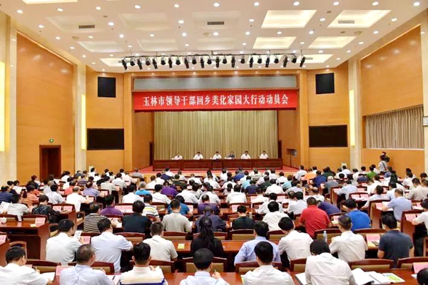 广西特色作物研究院:捐赠农资促生产, 传授技术助脱贫