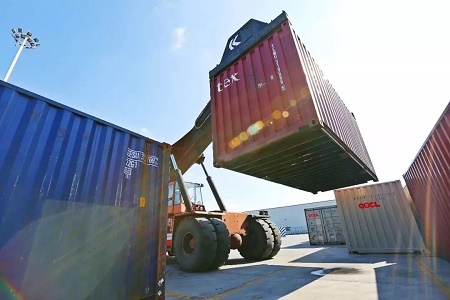 成都铁路港上半年贸易额达449亿元