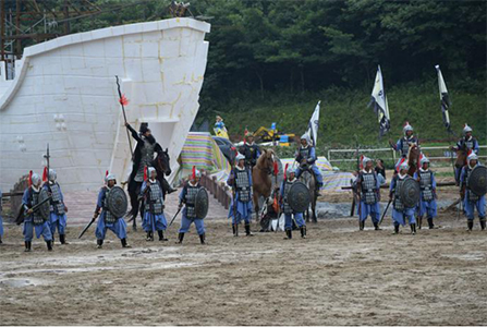 三峡地区首台马术实景剧《血战长坂坡》在百里荒首演成功