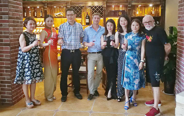 飘洋过海来会你——圣地•巴菲携手意大利龙卡城堡举行的“盛夏意大利葡萄酒全国巡回品鉴会”完美收官