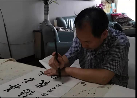孙孝忠：用木棍划拉出来的书法家