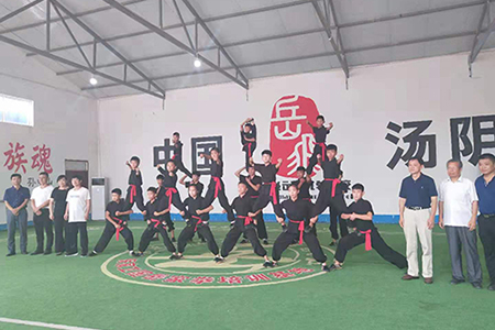 河南安阳：岳飞武校迎嘉宾 激励前行《满江红》