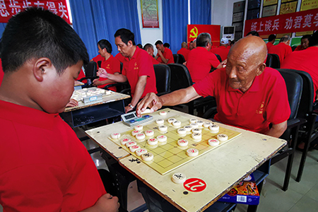 全民健身日：河南定国村首届农民象棋赛乡亲们乐开怀