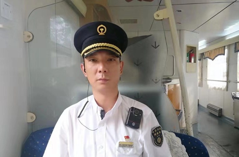 郑州客运段烟台车队四组卫生整治活动再上新台阶