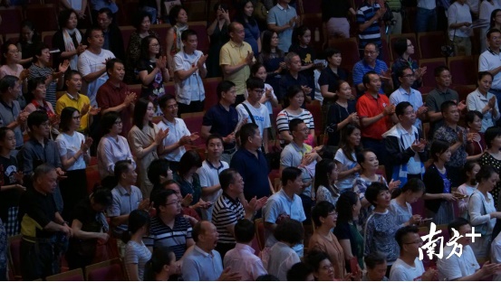 一场非专业的公益音乐会为何让人热泪盈眶？