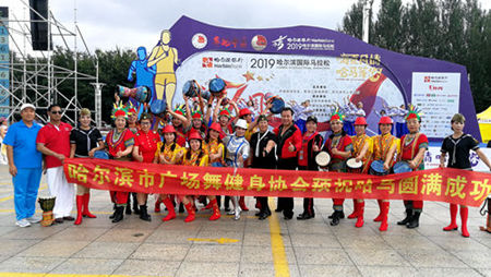 拥抱激情 拥抱健康  广场舞大妈来了！