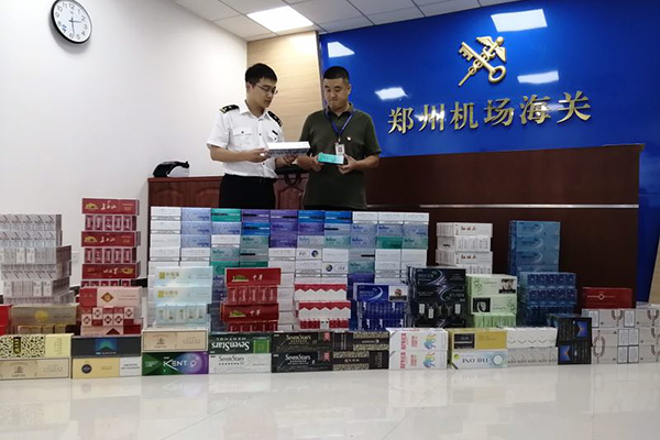 郑州机场海关向烟草专卖局移交超期烟草制品701条