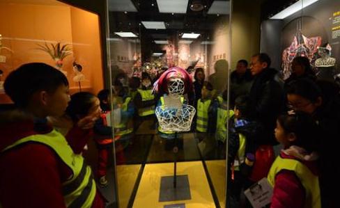 暑期游学市场屡遭吐槽 有家长晒账单：总费用超7万