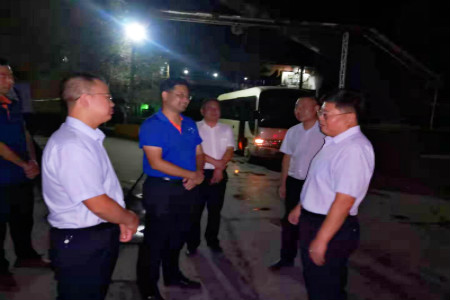 河南卫辉市市长范士富带队夜查环保措施落实情况