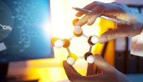 我国基础研究经费首破千亿大关