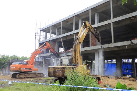 海南定安重拳出击：2148平方米违法建筑被依法强制拆除