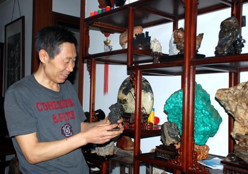 洛阳李祥义的奇石人生