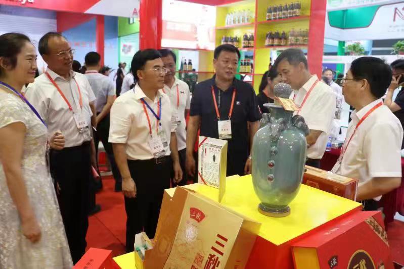 中国农产品加工业投资洽谈会在驻马店市国际会展中心隆重召开