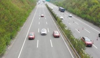 “最难考场”比拼自动驾驶 无人阶段离我们还很远