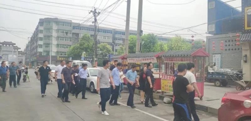 新乡市“百城提质”工作组实地考察关帝庙历史文化街建设