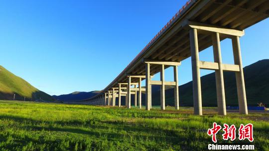 青海交通70年：从“行路难”到“世界屋脊”交通建设奇迹