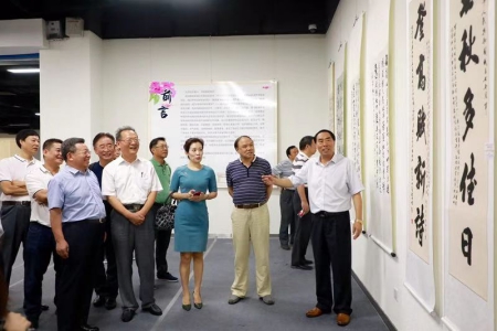 海南省新闻界庆祝新中国成立70周年专题书画作品展海口开幕