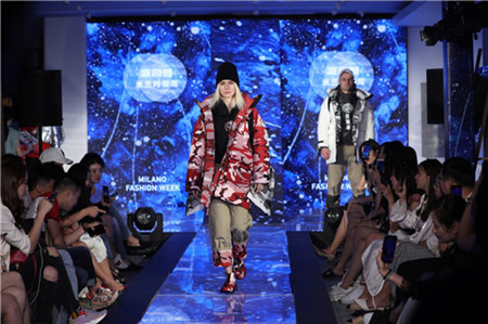 波司登羽绒服携米兰时装周之秀闪耀江城