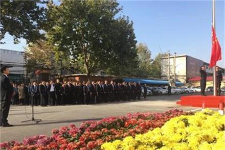 河南封丘：国庆节后第一天，从升国旗开始