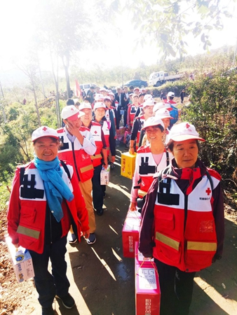 河南省红十字会到登封市唐庄开展敬老和慰问老红军活动