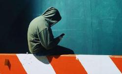 立法禁止低头族 为何再起争议？