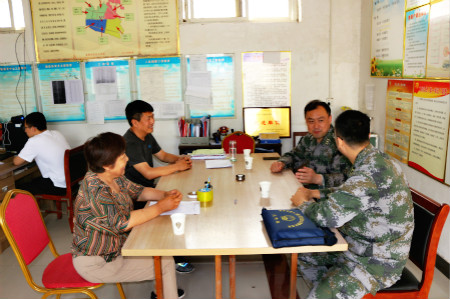 河南省封丘县人武部积极作为助力打赢脱贫攻坚战