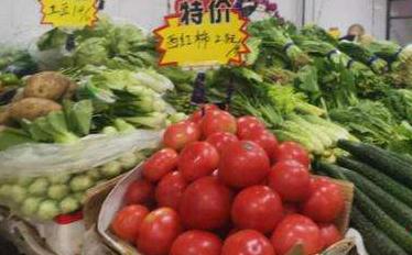 &ldquo;菜篮子&rdquo;价格追踪：猪肉价稳了 蔬菜 水果都降了