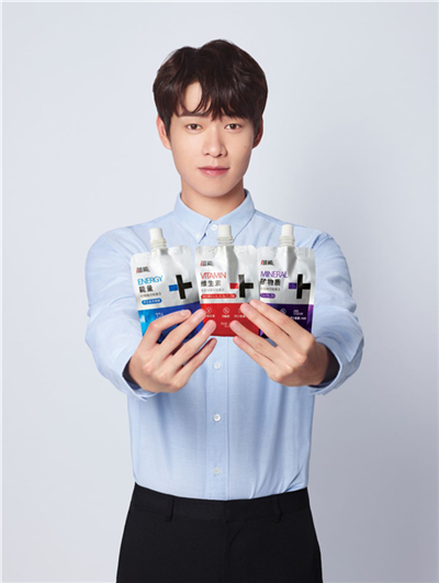 亲亲食品推出蕴能能量可吸冻，携手魏大勋“活力返场”