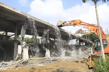 海南省定安县翰林镇一处违法建筑被依法强制拆除