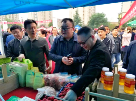 河南辉县市举行扶贫日启动仪式