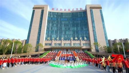 河南：新职校园养护人——杨群