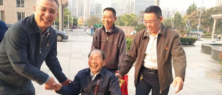 不忘初心，致敬97岁离休老干部申六兴自愿缴纳党费