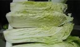 价格暴涨!一棵白菜30元 韩国主妇:泡菜都腌不起了