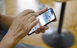 老年人开启消费新风尚：网购、线上支付驾轻就熟