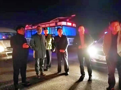 河南卫辉市长零点夜查车辆管控落实情况