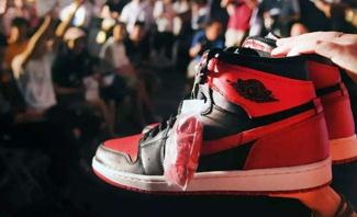 跟风炒鞋的学生陷入囚徒困境