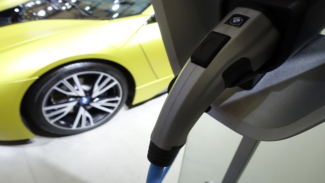 充电桩行业大洗牌：盈利难风险高 长期前景较好