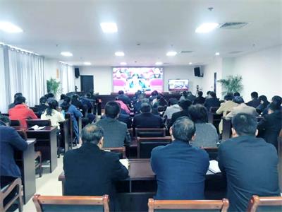 新乡市凤泉区积极组织收看全省脱贫攻坚工作调度电视电话会议