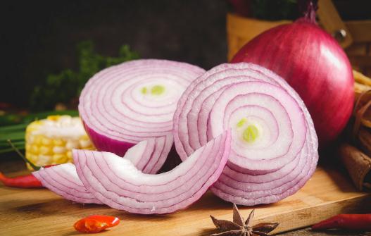 洋葱价格猛涨民众连喊吃不起 厨房噩梦席卷南亚